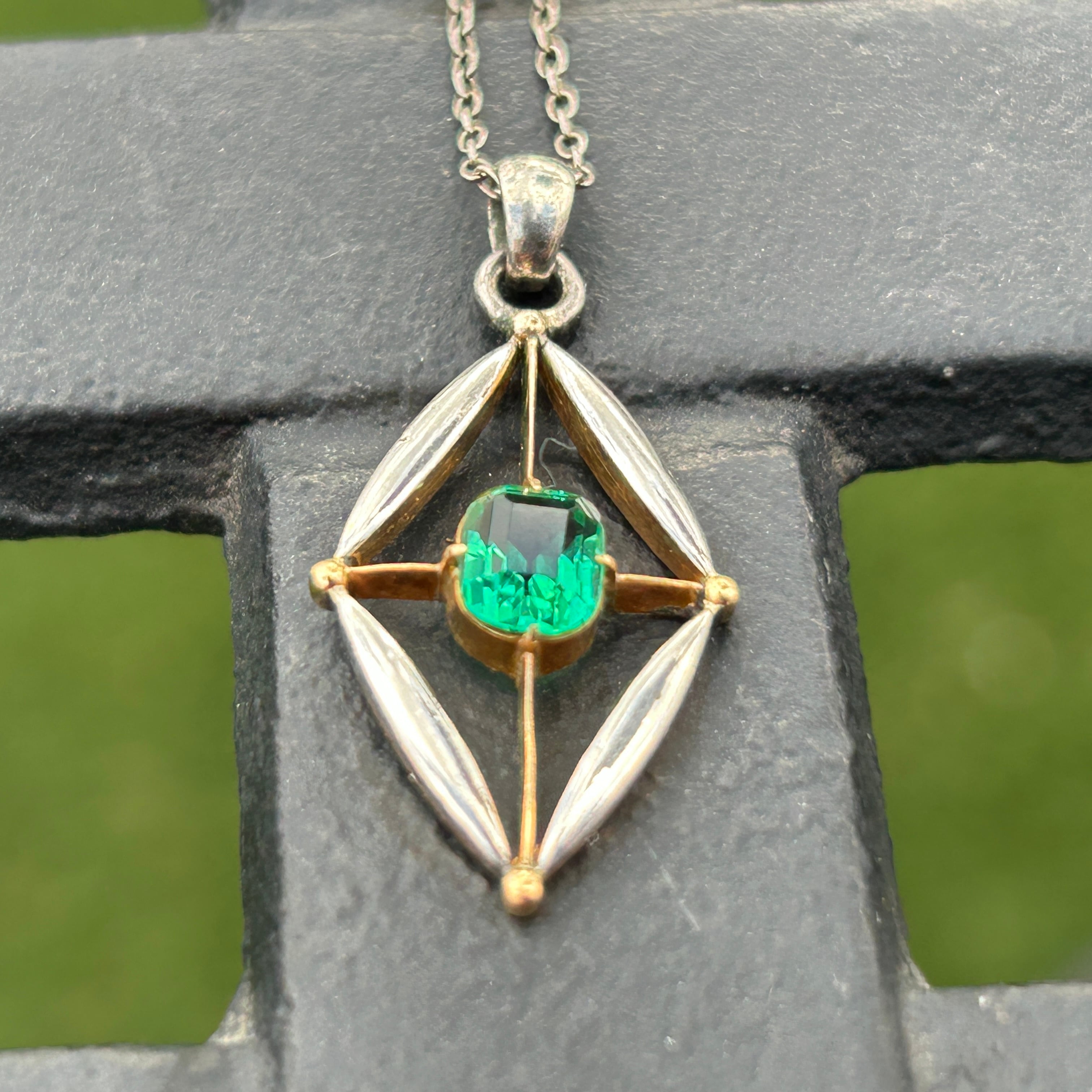 アンティーク　18金　短鎖飾りを使ったペンダントtop