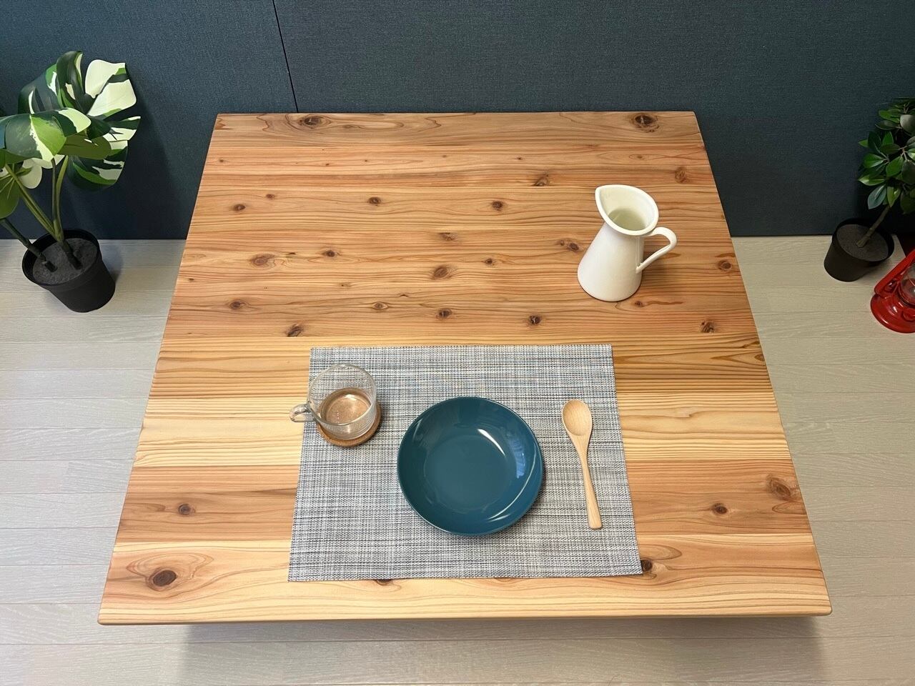 【送料無料】 ローテーブル 正方形 90cm 杉 ナチュラル 棚付き 送料無料】 ローテーブル 正方形 90cm 杉 ナチュラル 棚付き | 栄町工房