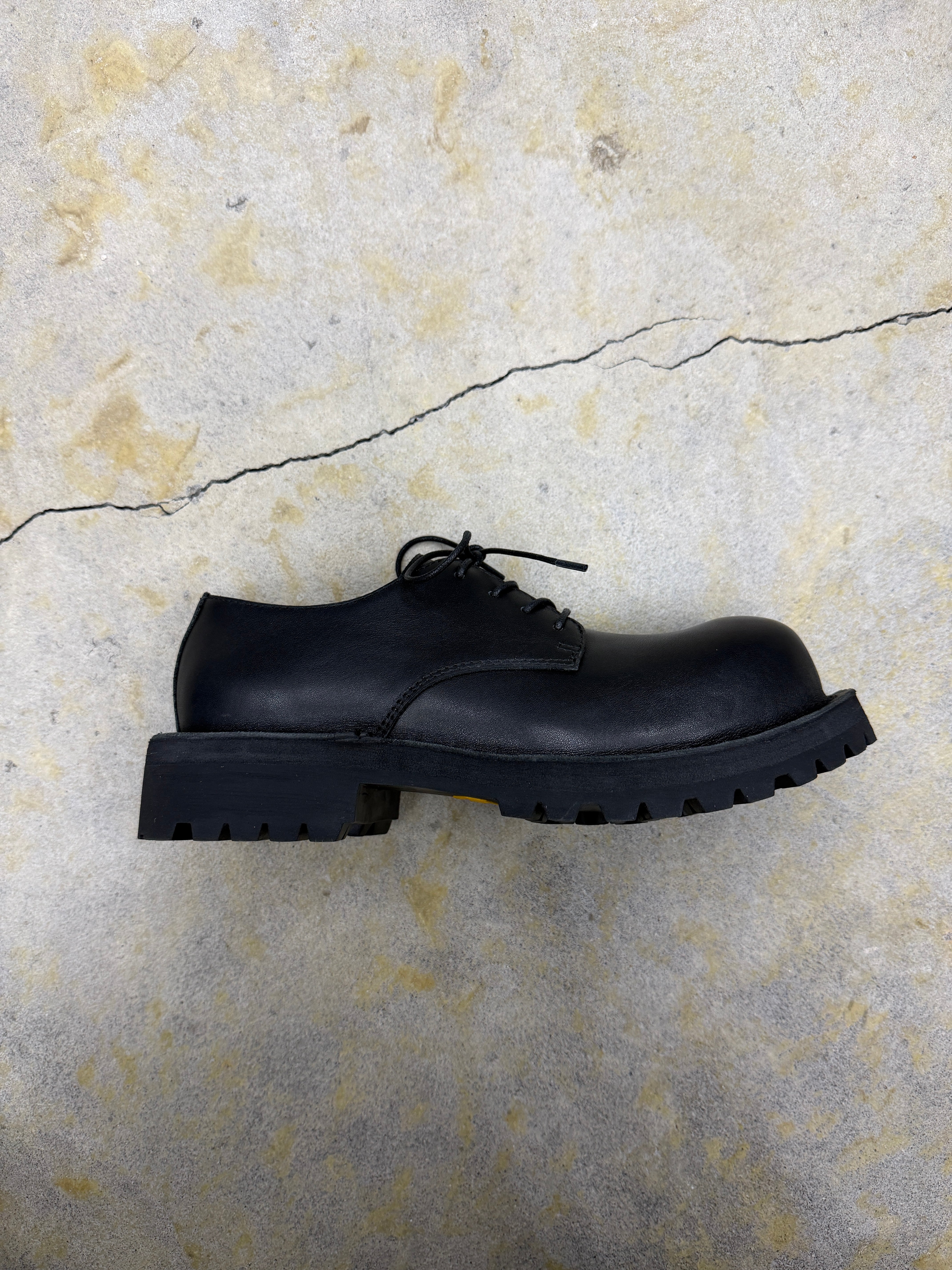 DAIRIKU | D Buckle Leather Shoes | Black | HOWDAY