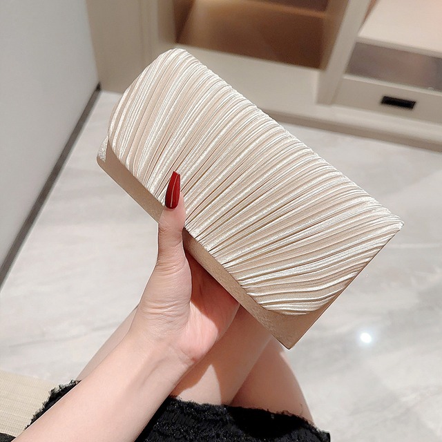【パーティードレス】パーティードレス 結婚式 バッグ 小さめ クラッチバッグ 20代 30代 40代 ワンピース お呼ばれドレス 二次会 結婚式フォーマル 入園式 卒園式 入学式 卒業式 謝恩会 受付 成人式 同窓会 食事会 女子会 婚活 披露宴 七五三 お宮参り 演奏会 発表会 シャンパン ホワイト 白 シルバー ブラック 黒
