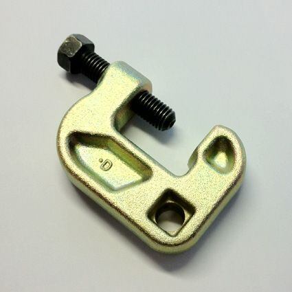 キャッチ鍛造本体３７【４０個】つかみ巾37mm。鉄骨Ｈ鋼（フランジ）を掴みます。吊り足場、点検用足場、塗装・吹付足場、鉄工所、看板制作、溶接加工の治具 鉄鋼、鉄骨クランプ「キャッチクランプ」の鍛造部分。軽量鋼矢板土留めの結合,船舶,造船,ラッシング資材　(個人宅配送不可) 鉄骨フランジなどをつかむ鍛造部品。建設、塗装、つかみ金物加工、看板サイン取付金物等に。軽量鋼矢板土留めの「H鋼」と「軽量鋼矢板」の接合などに（コ型）