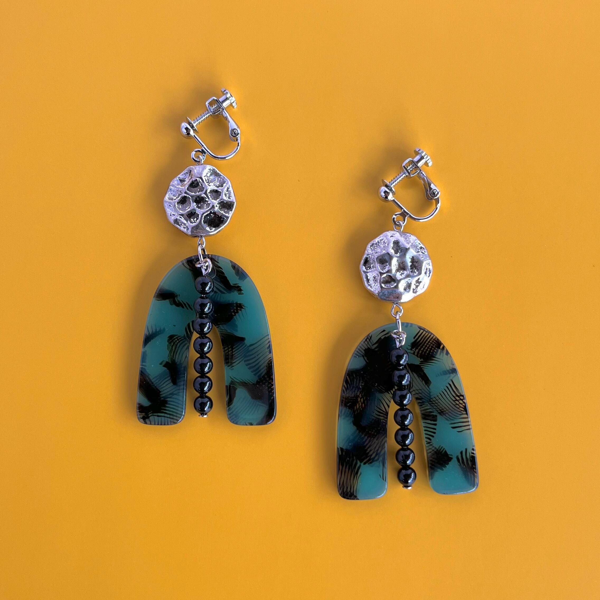 【478】木製パーツとアクリルビーズのイヤリング／ピアス 478】木製パーツとアクリルビーズのイヤリング／ピアス 【公式通販】