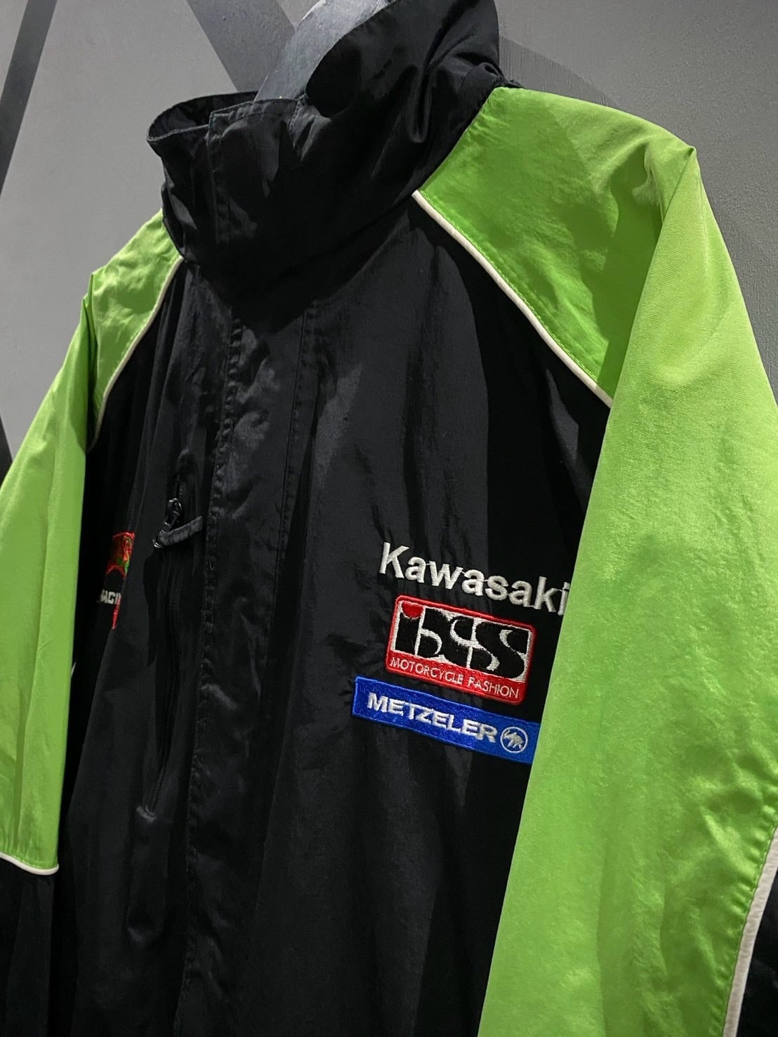 X VINTAGE】“KAWASAKI” Logo Embroidery Loose Hooded Nylon Jacket
