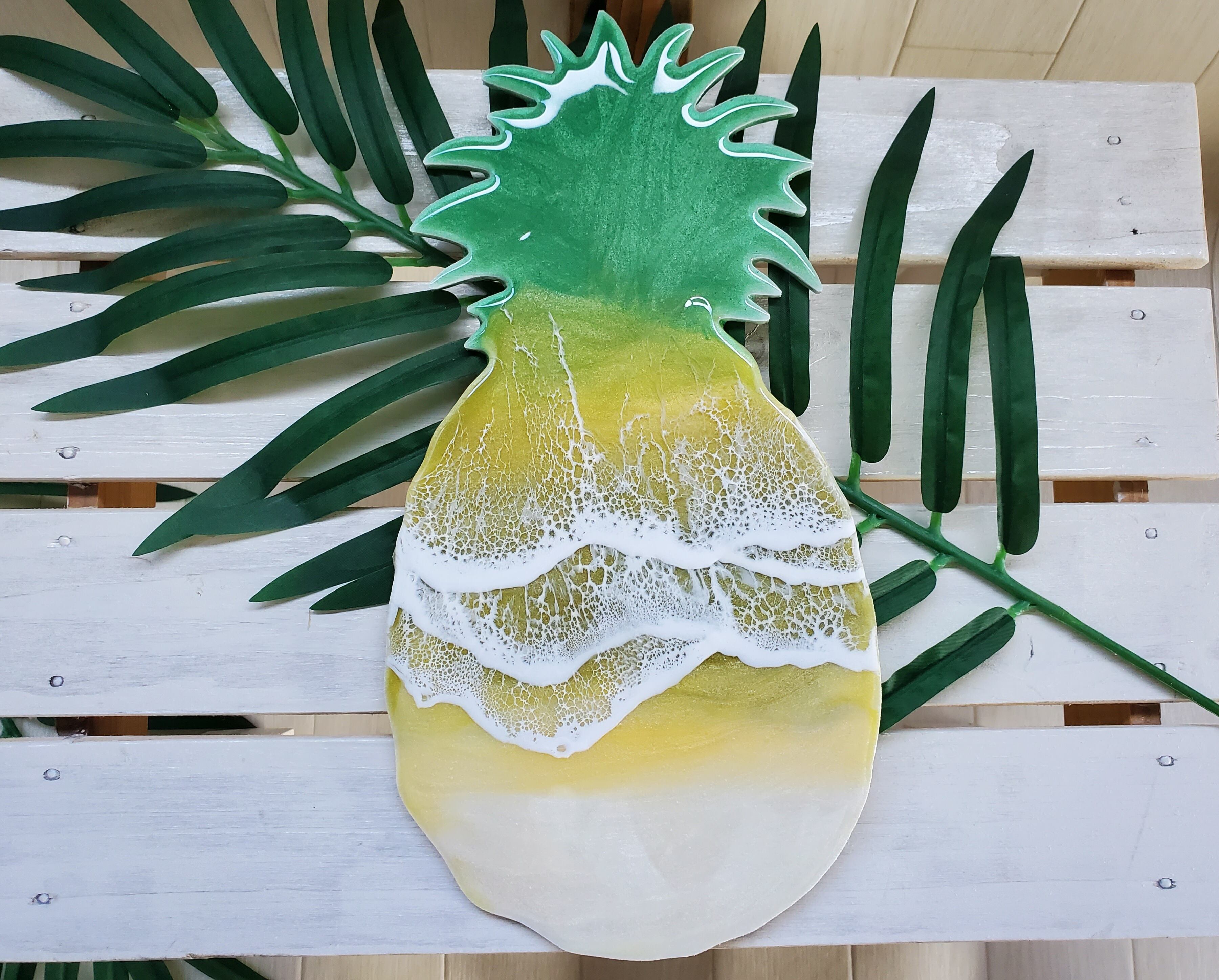 72.オーシャンレジンアート パイナップル型