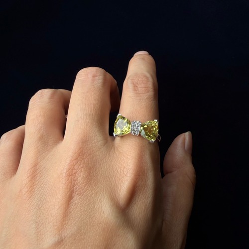 Vintage Peridot Ribbon Silver Ring