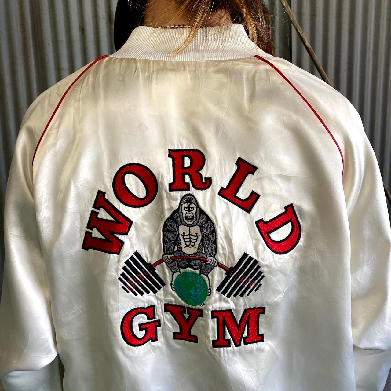 80年代 WORLD GYM 企業系刺繍入り ナイロンジャケット メンズXL 古着 ワールドジム サテンステジャン 80S ビンテージ ヴィンテージ  ボディービル プロレス ホワイト 白【ナイロンジャケット】 | cave 古着屋【公式】古着通販サイト