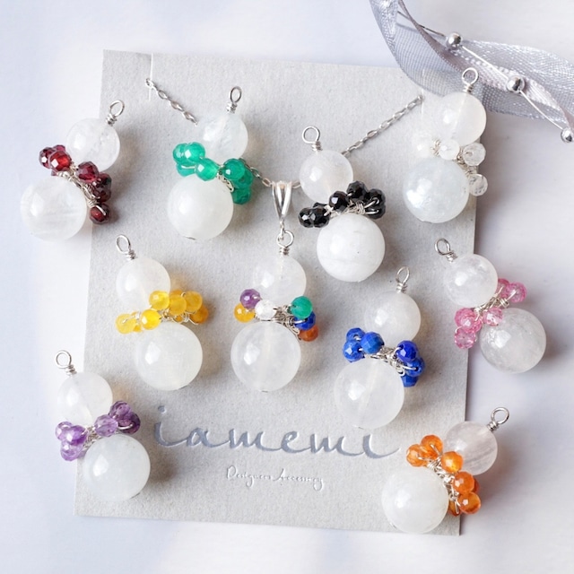 【ネックレス】「９色のマフラーを巻いた雪だるま」天然石 誕生石 メンカラ 推し活 silver925 アレルギー対応