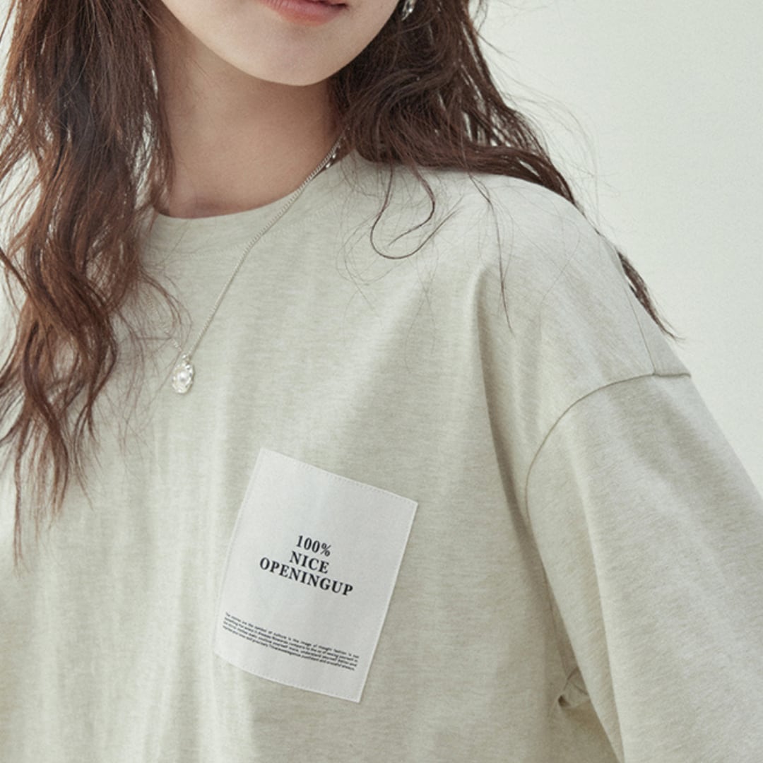 simple label round neck loose fitting long sleeved t shirt