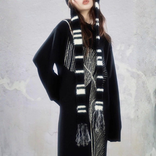 Abstract line knit one-piece C1598