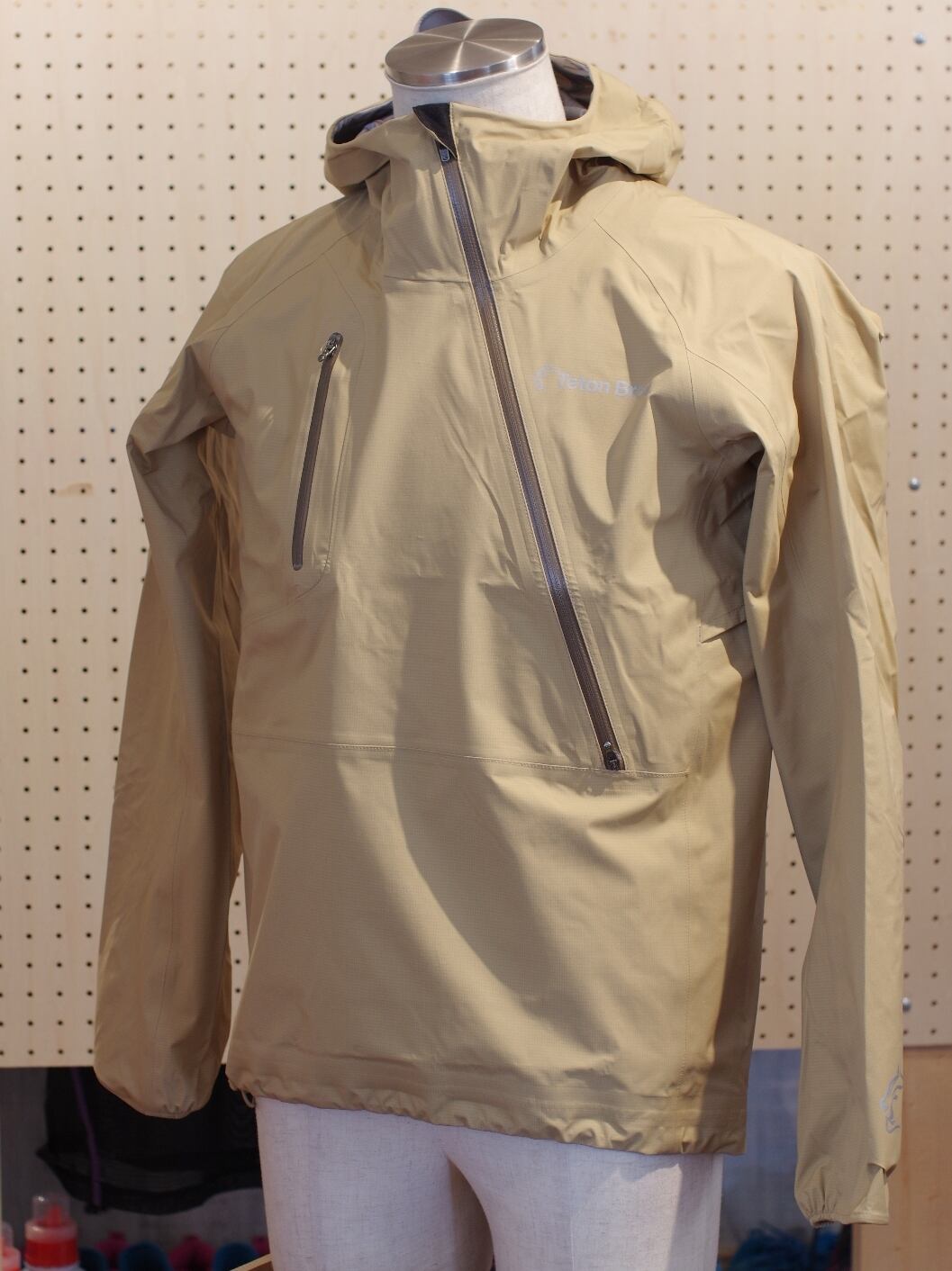 Teton Bros ”BREATH JACKET 2.0 (UNISEX)” beige ティートン