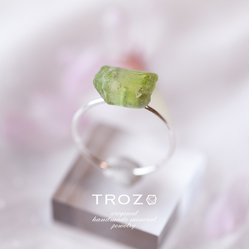 ペリドット 【006 SAKURA Collection】 ペリドット 鉱物原石 14kgf / シルバー925 リング 指輪 天然石 アクセサリー (No.3086)