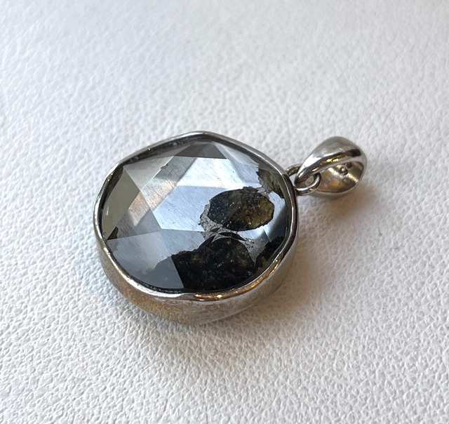 パラサイト隕石ペンダントトップ