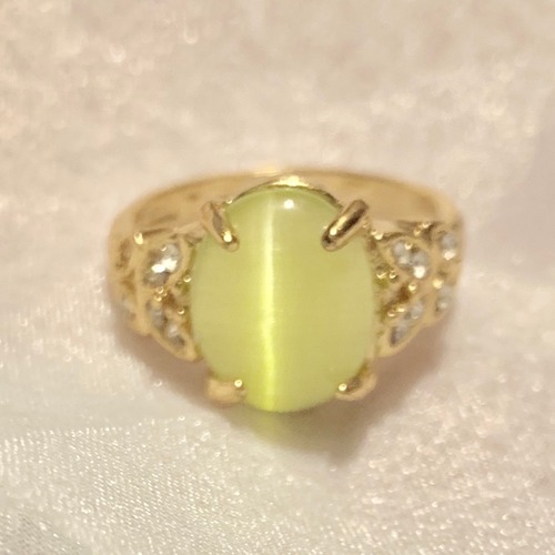 vintage ring -yellow green-
