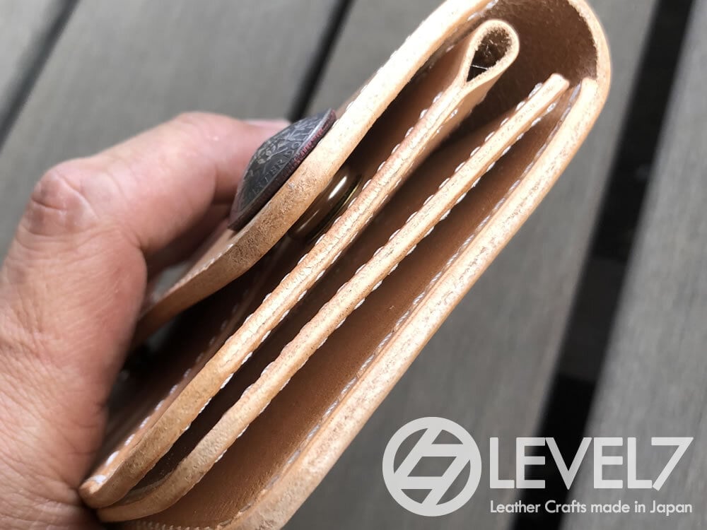 トラッカーズウォレット/ミドルウォレット Mサイズ イタリアンレザー 生成りのヌメ革使用 日本製 真鍮ホック LEVEL7 | LEVEL7  powered by BASE