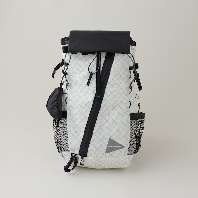 and wander(アンド・ワンダー) ECOPAK 30L backpack  -off white　メンズ・ウィメンズバックパック