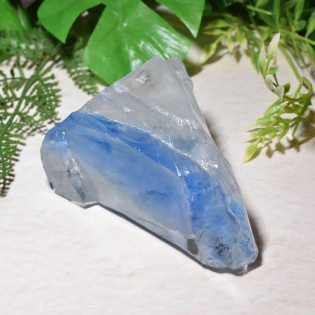 虹入り シエラネバダ産 アンダラクリスタル原石 ドラゴンヘッドアイスブルー