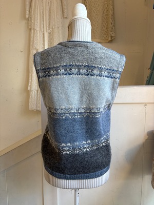 "Robert Scott Ltd" blue × gray winter vest