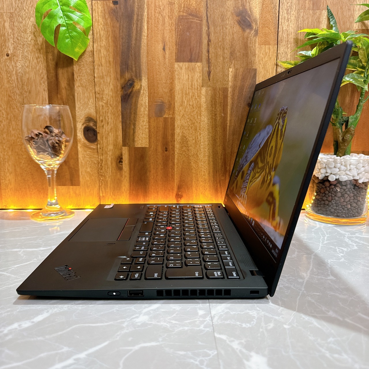 人気/ Lenovo ThinkpadX1Carbon/メモ16GB/SSD512GB/最高峰i7第10世代/ノートパソコン