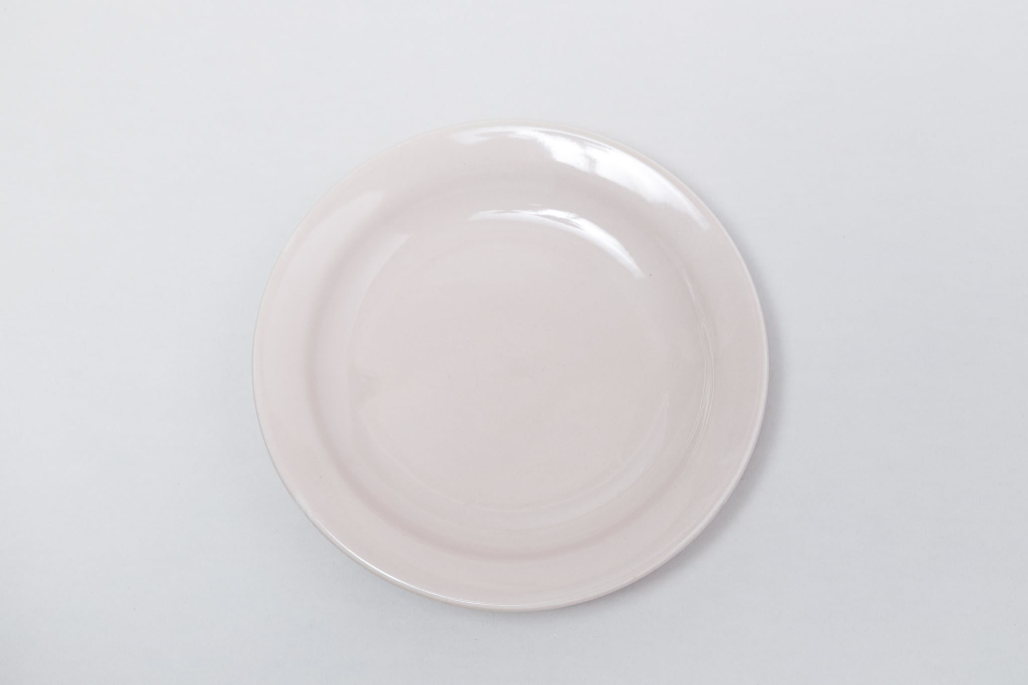 ヴィンテージ ピンクベージュシンプル皿 ボグダノビッチ磁器工場 旧ソ連 0512