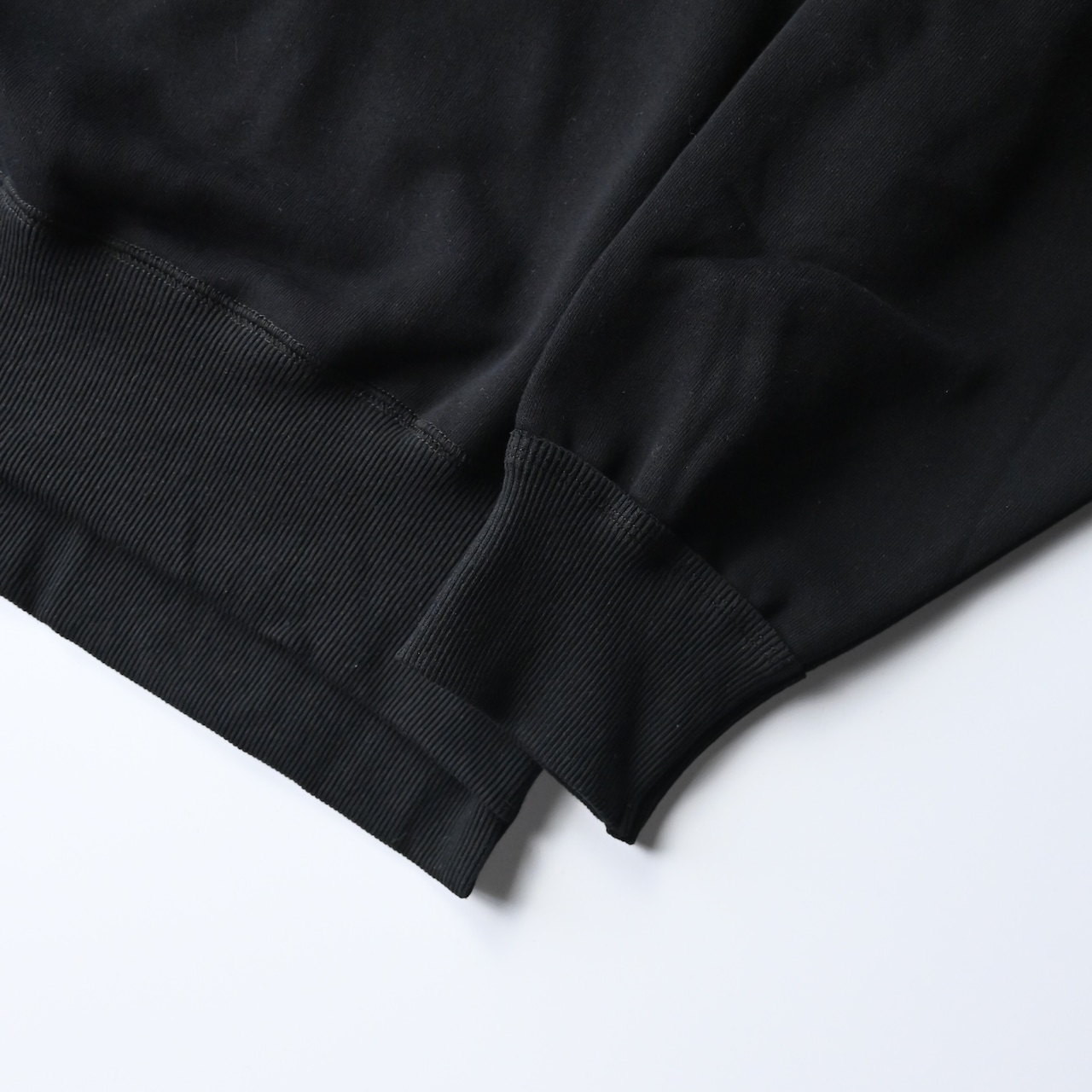 UNTRACE / 210(クルーネックスウェット)