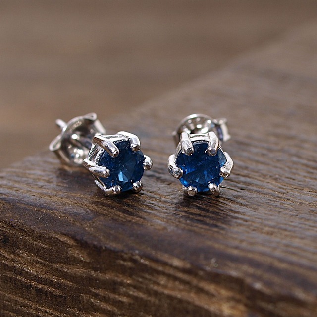 【限定】インディゴブルーカイヤナイトsilver925爪留めスタッドピアス