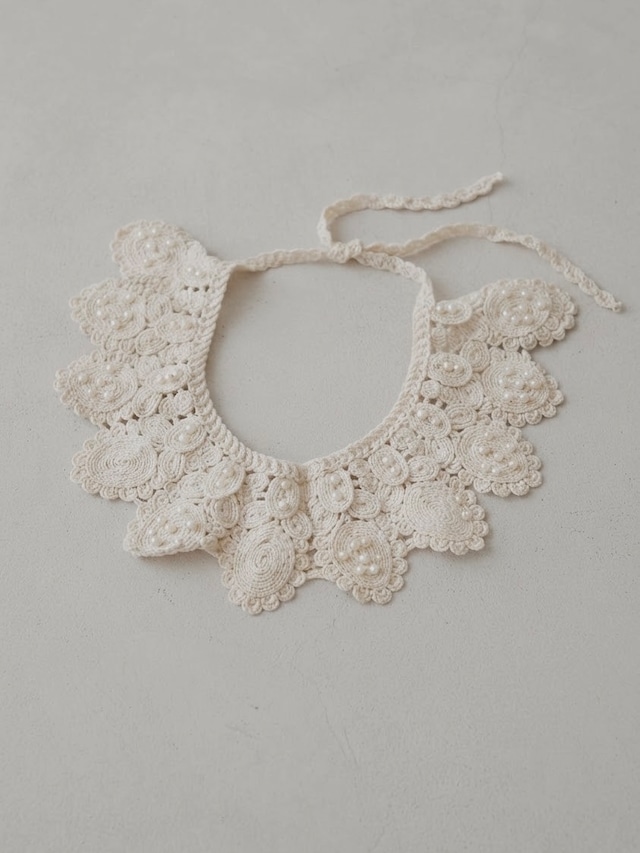 Hand Crocheted Pearl Collar / WHITE