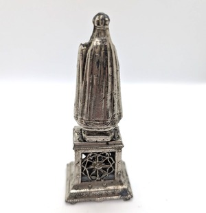 パリのアンティークマリア２