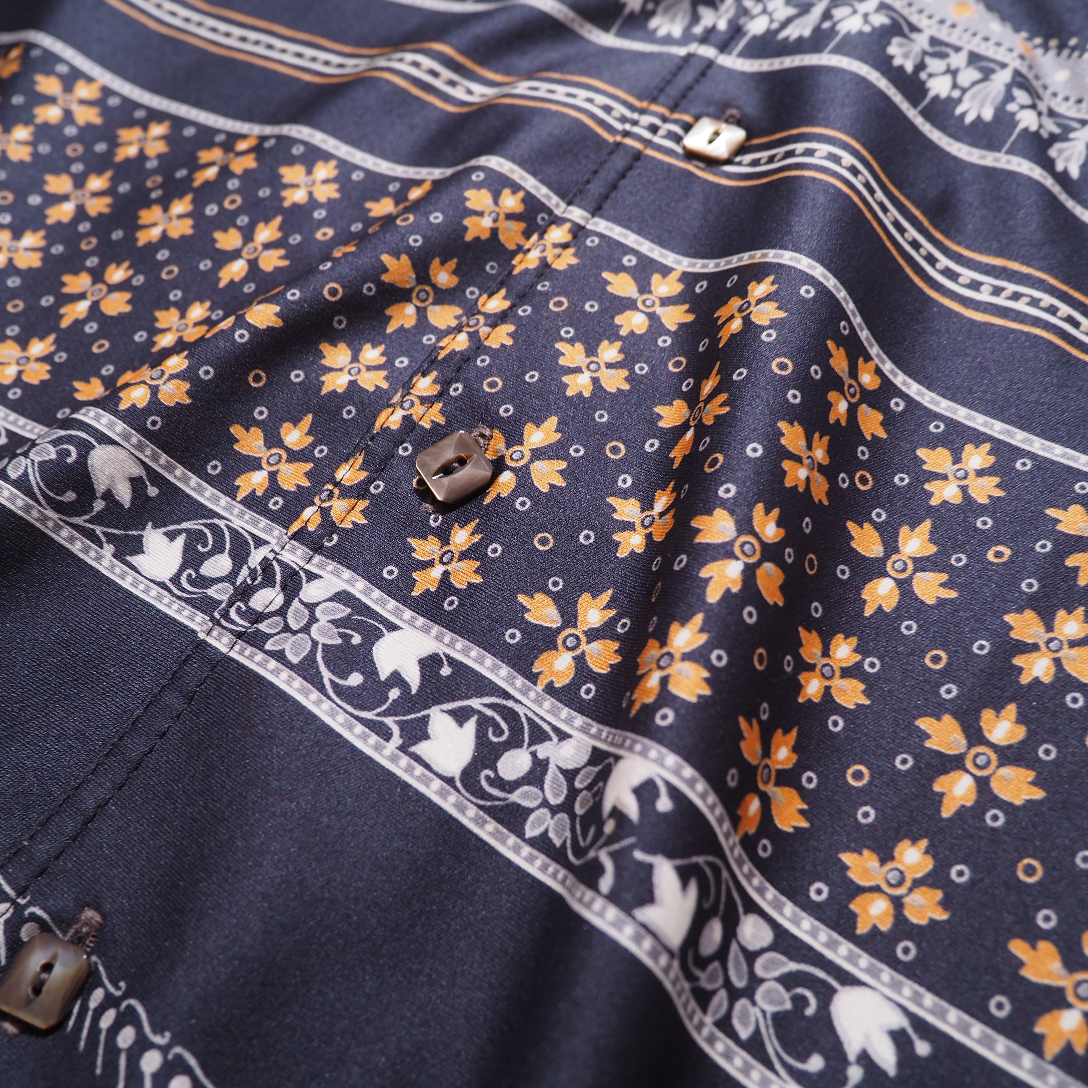 1970 - 80s " 儚美 " Beautiful Flower Pattern vintage Open collar shirt