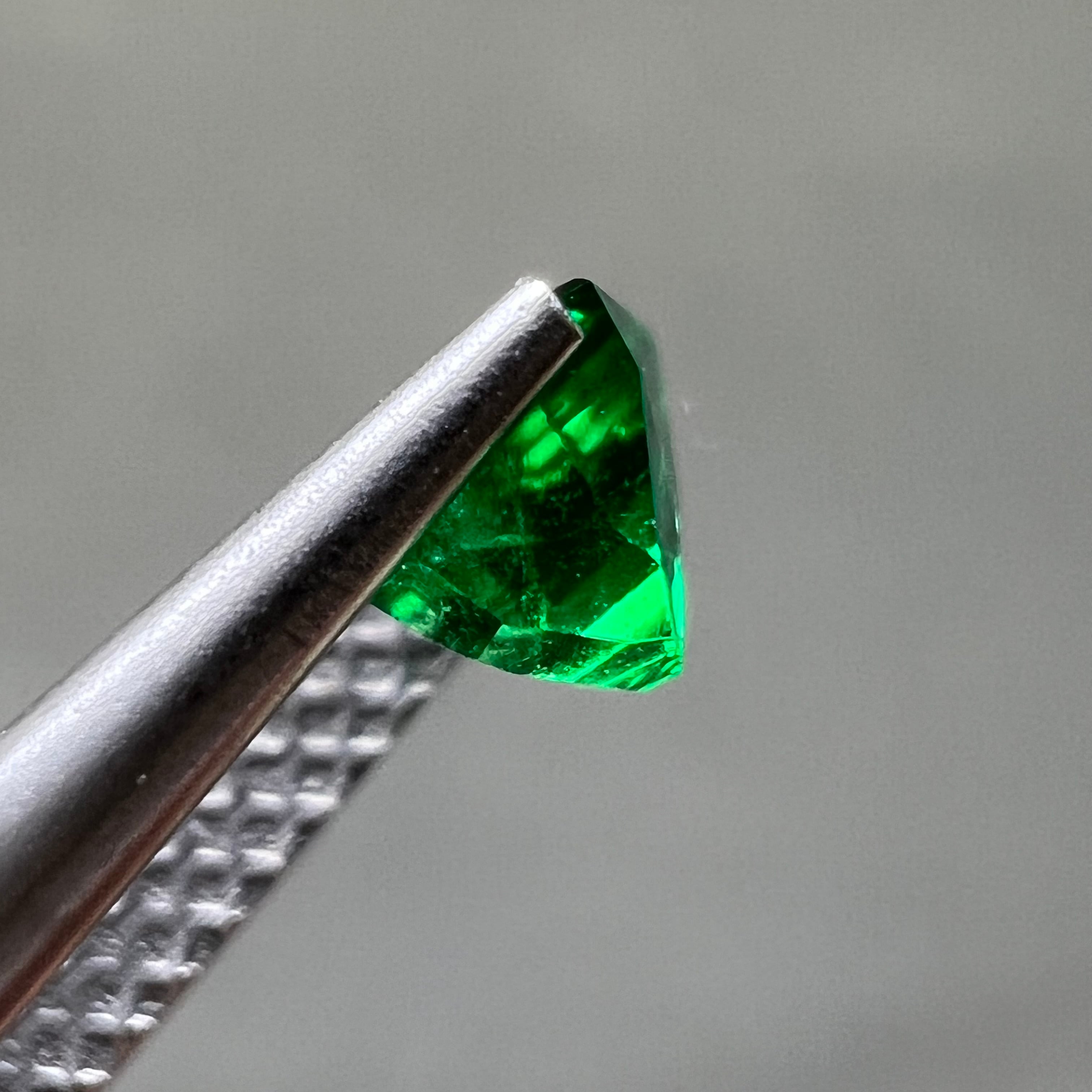 日独ソ】エメラルド 0.328ct 4.05mm×3.55mm エメラルドカットルース 日 