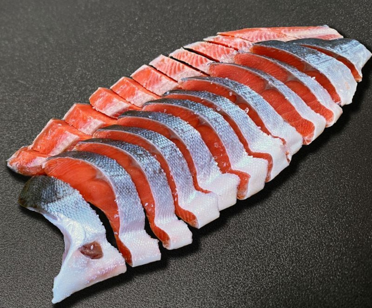 紅鮭 一本姿切り身 甘塩 | 紅鮭専門店 丸紀(マルキ)鈴木商店
