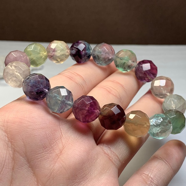 no6.多彩な変わった色合いフローライト・ブレスレット