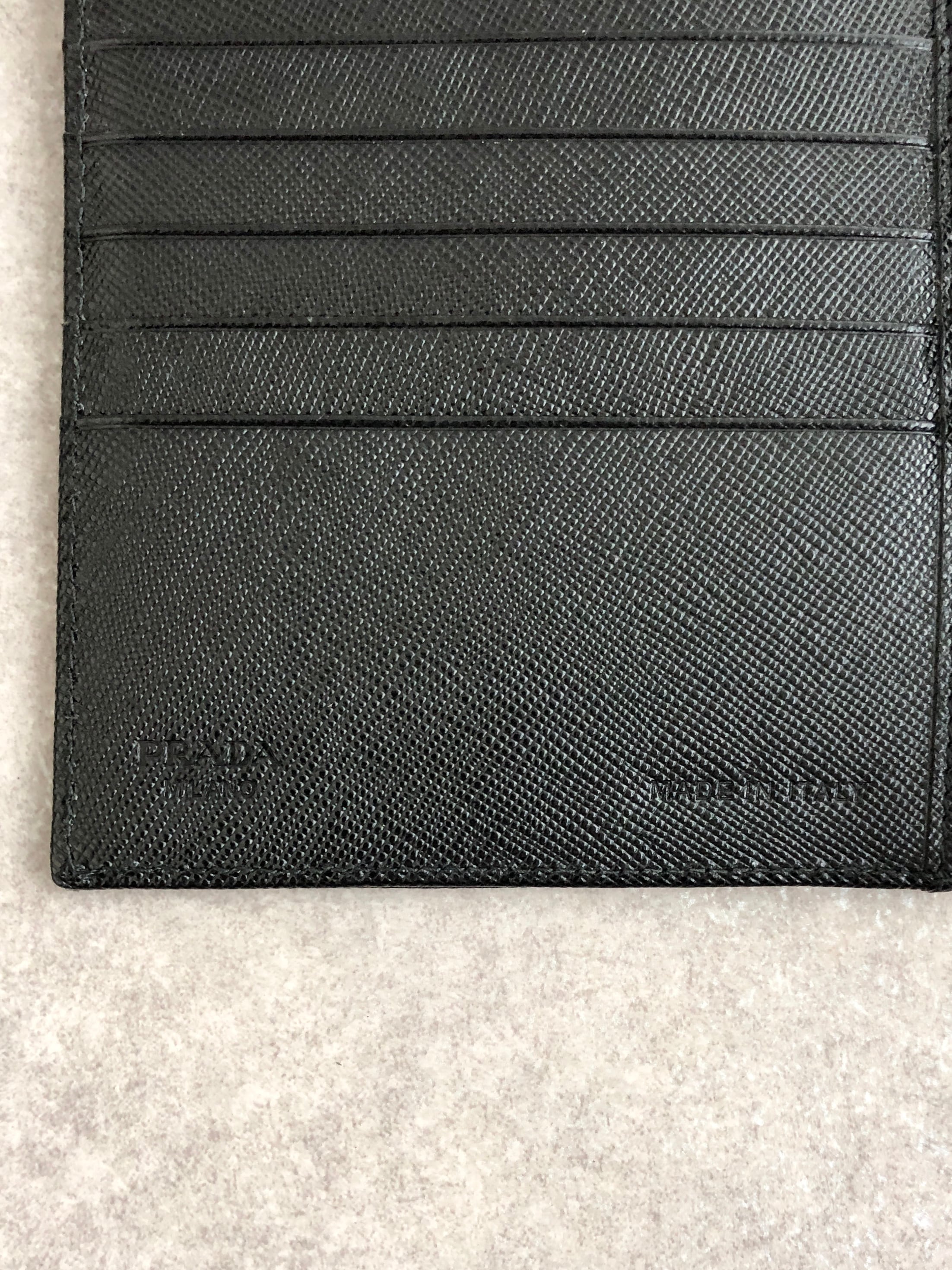 PRADA プラダ 財布 ブラック トライアングルロゴ ナイロン 3つ折り