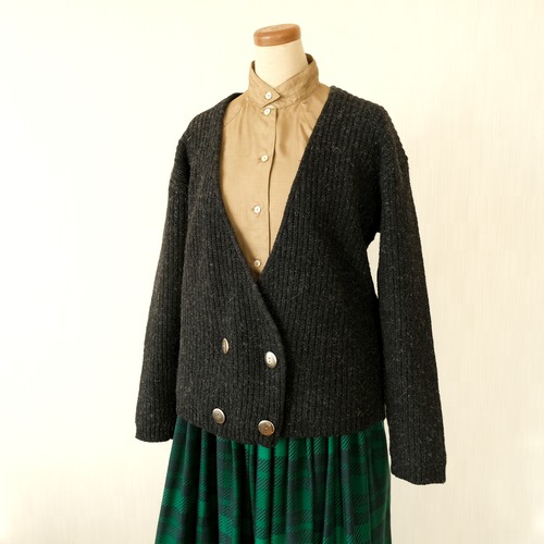 Vネックニットカーディガン