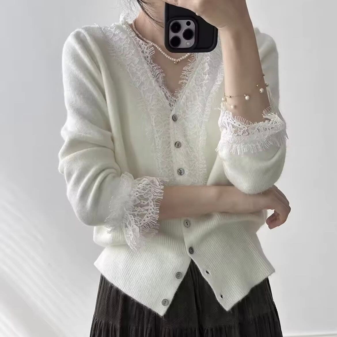 Vネックレースカーディガン