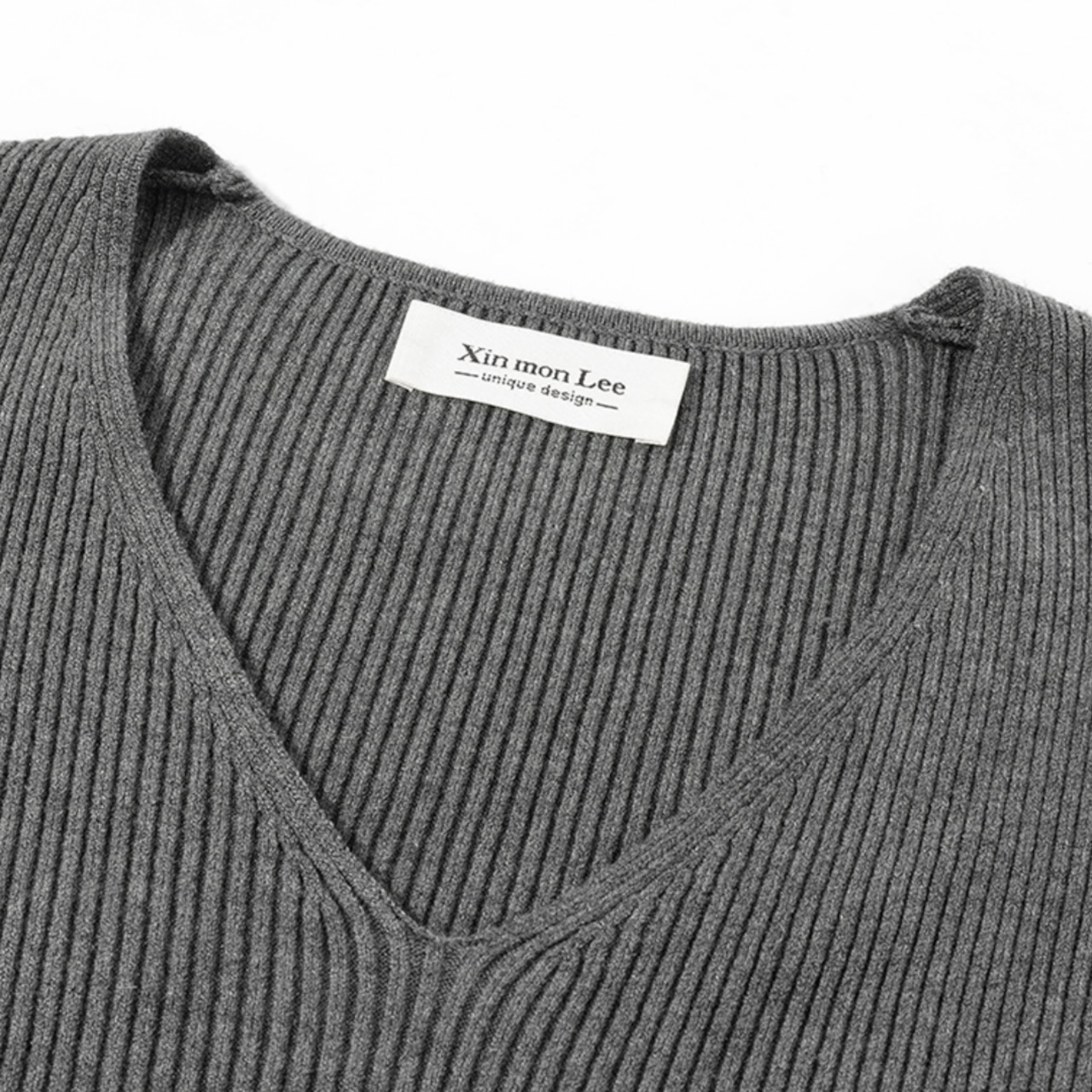 Slim-fit V-neck knit (ME525)