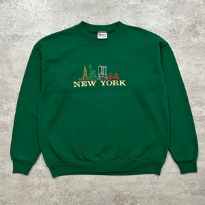 NEW YORK EMBROIDERED SWEATSHIRT SIZE M (USED)