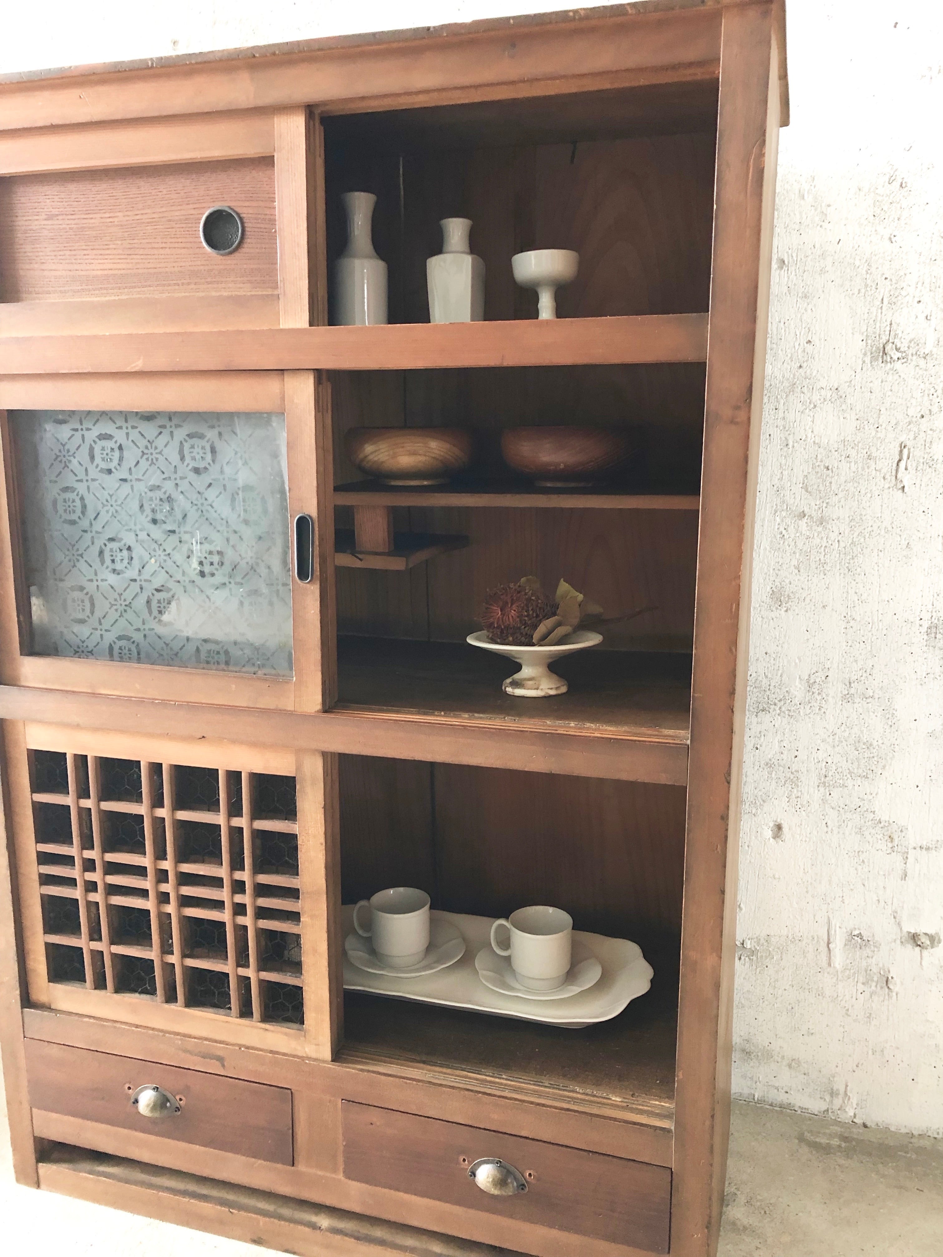 レトロな引戸の収納棚［古家具］ | giraffes craft