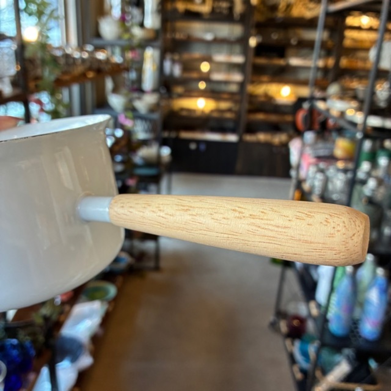 POMEL White milk pan / ホーロー ミルクパン ホワイト 白 シンプル コンパクト 片手鍋 ウッド キッチン雑貨 調理器具 鍋 牛乳 小さめ ギフト プレゼント