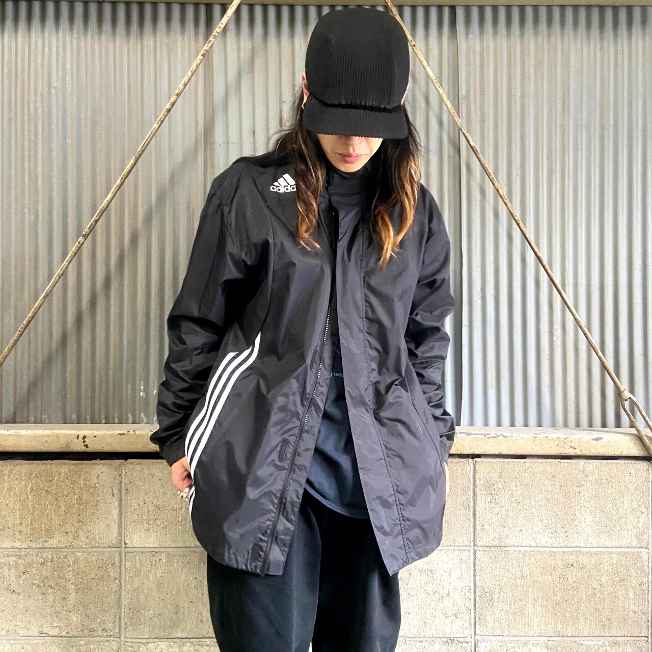 adidas アディダス アシンメトリー切り替え ロゴプリント ハイネック 