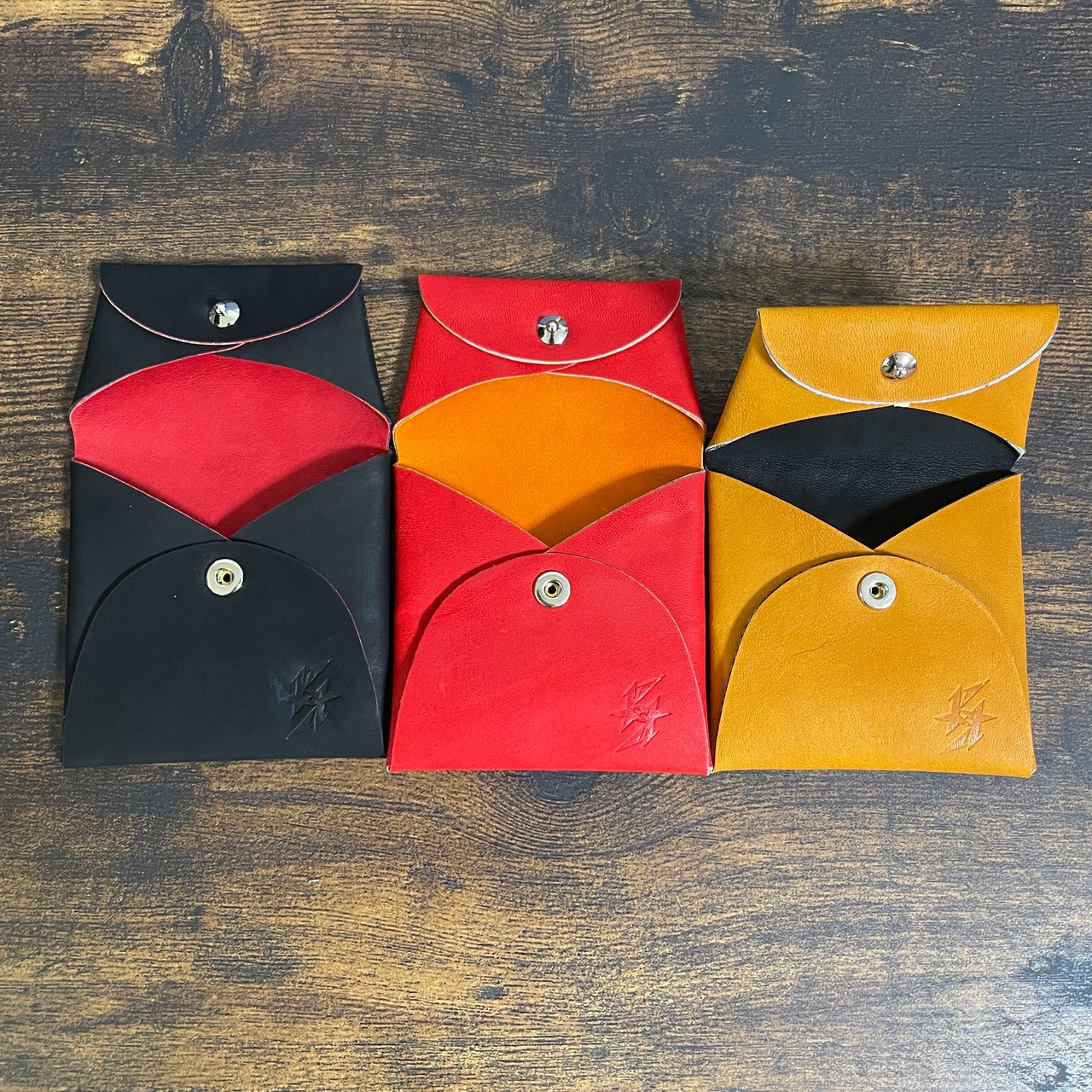 グローブレザー 小物 コインケース  ブラック レッド【国産牛革】