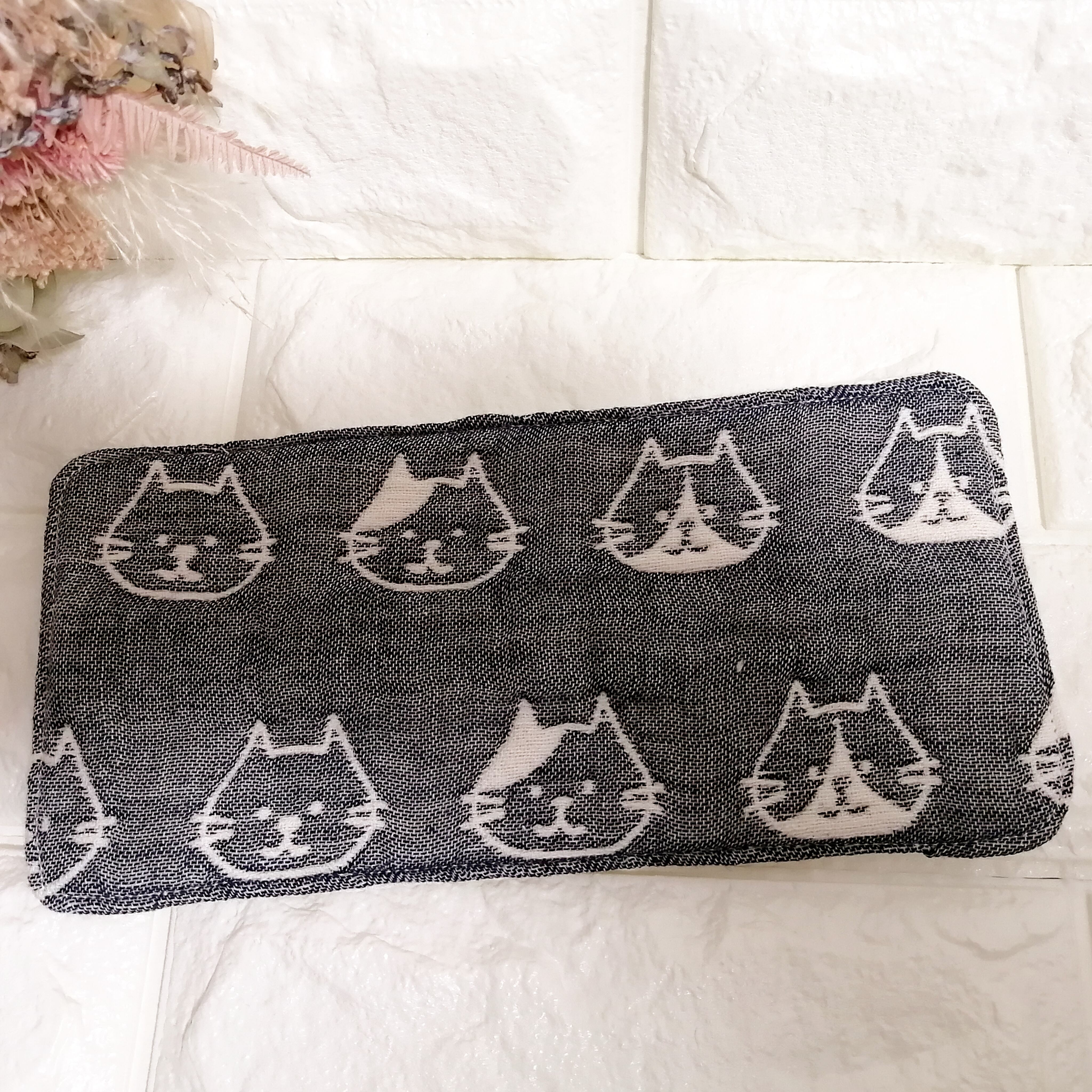 ガーゼのハンカチ 長方形 2層(6重ガーゼ x ワッフル生地)ニャンコ ブラック