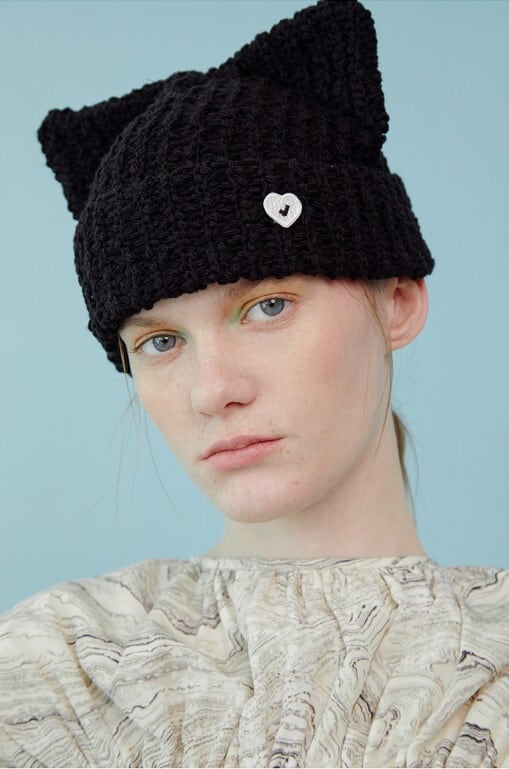 ★LE SSERAFIM チェウォン 着用！【AWESOME NEEDS】SS CAT KNIT HAT_BLACK | もごつ powered by  BASE