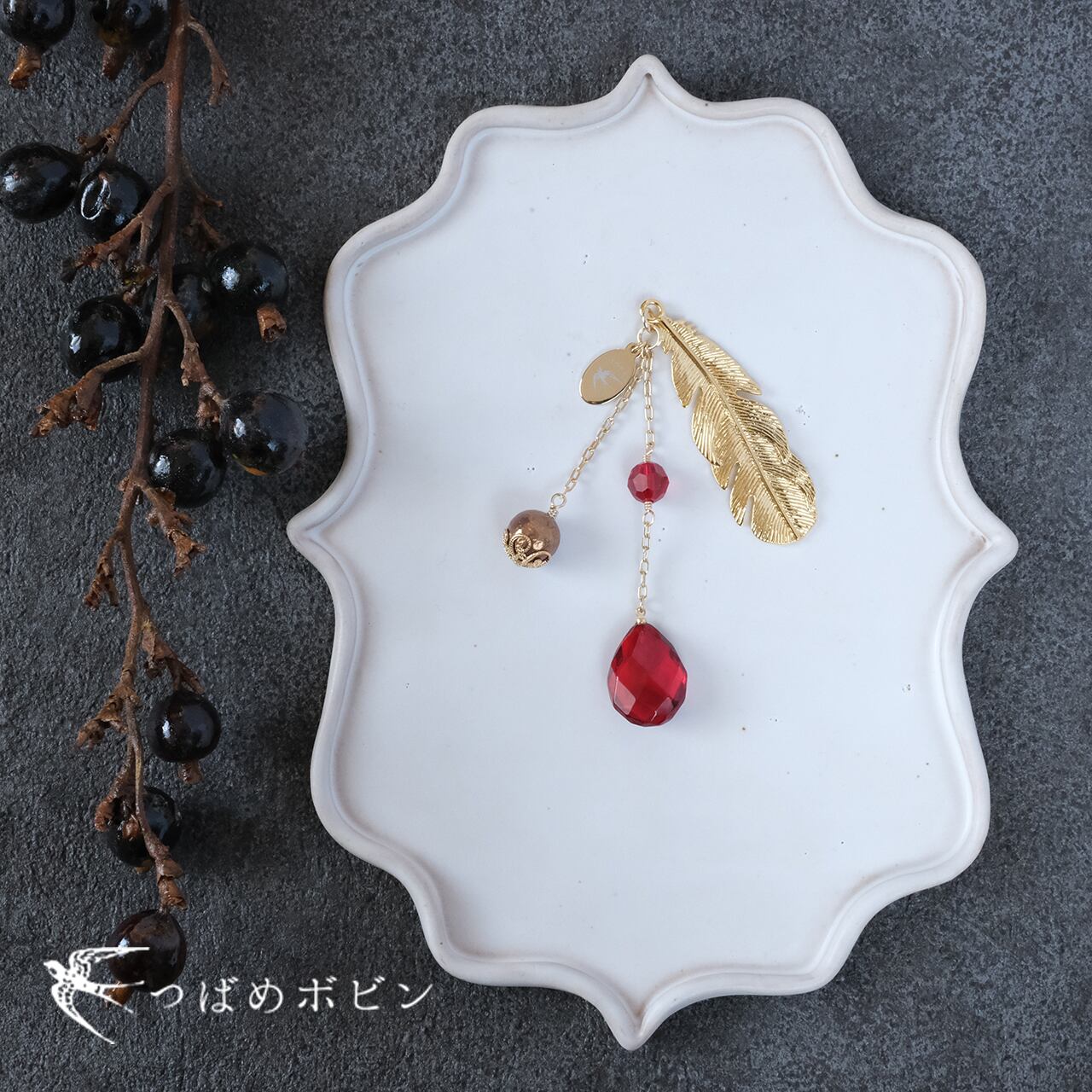 琥珀とパールの帯飾り《ドロップ・ルビーレッド》/A