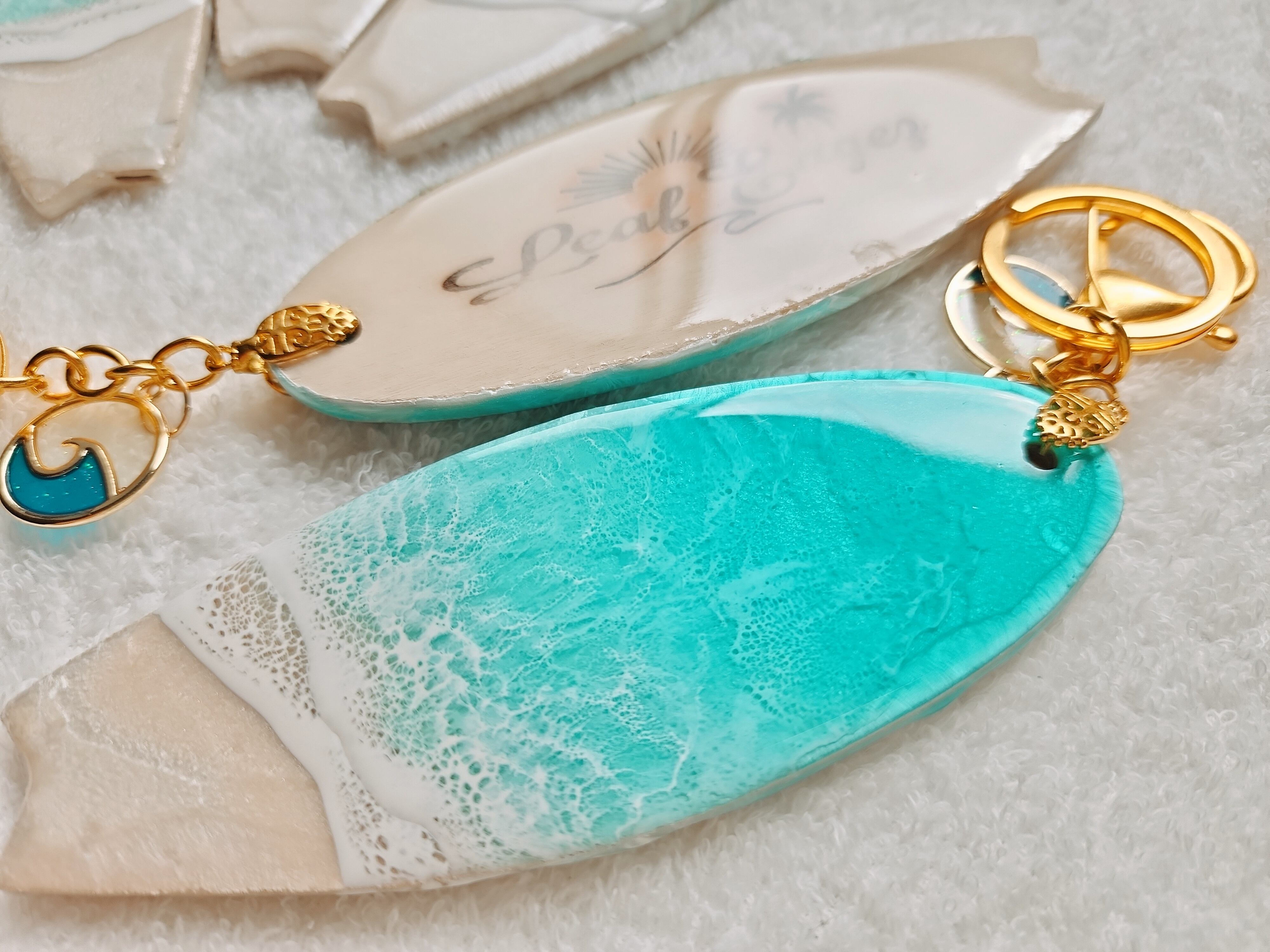 371.オーシャンレジンアート サーフボード型チャーム 小