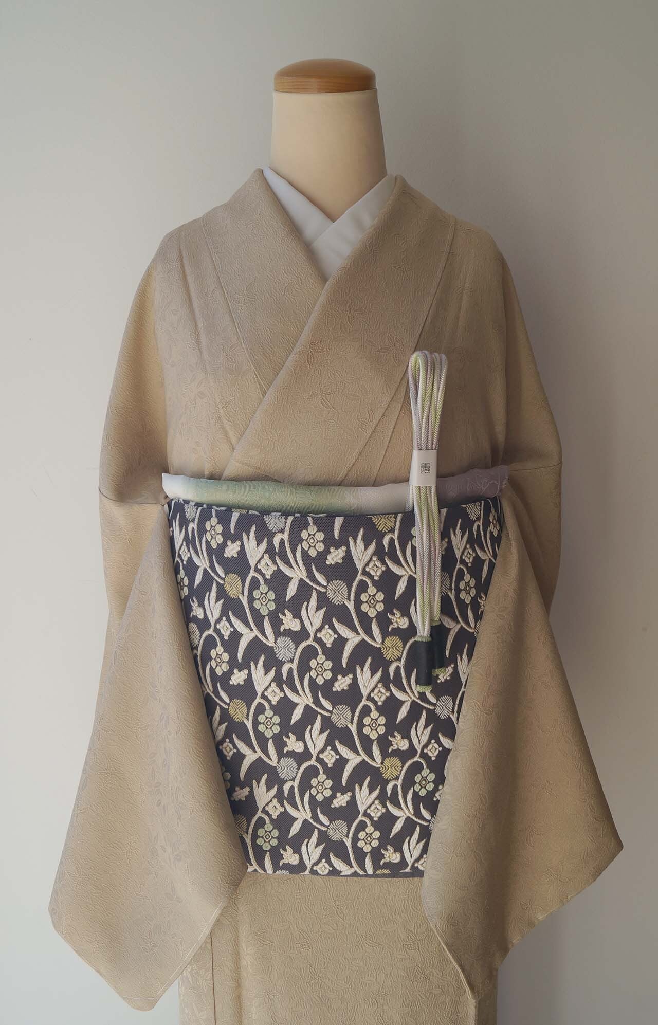 袷】飴色地 植物地紋 色無地 | 大山キモノ・ちぇらうなぼるた