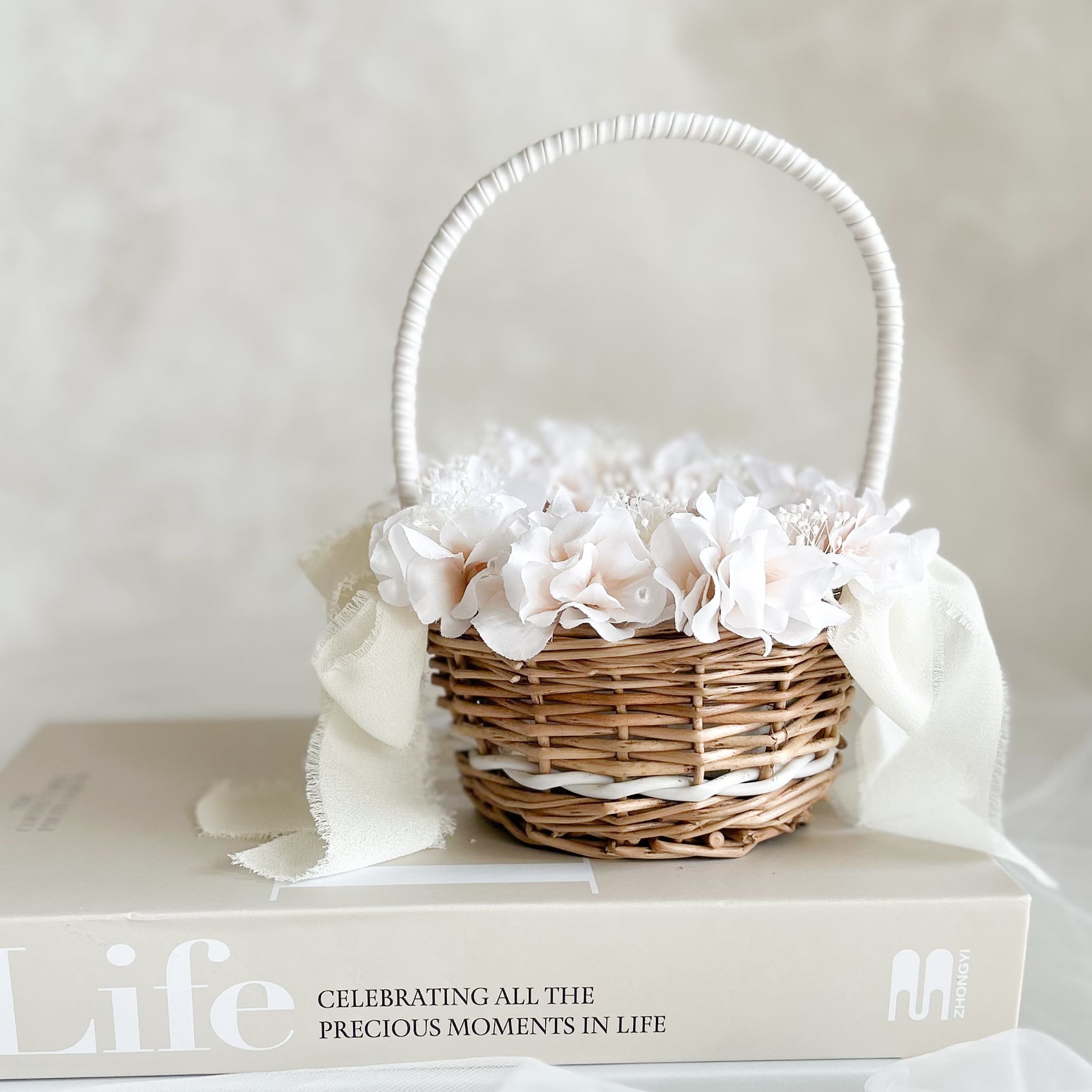 Circle  pinkring pillow basket（造花メイン）