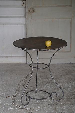 ガーデンテーブル-wrought iron round table