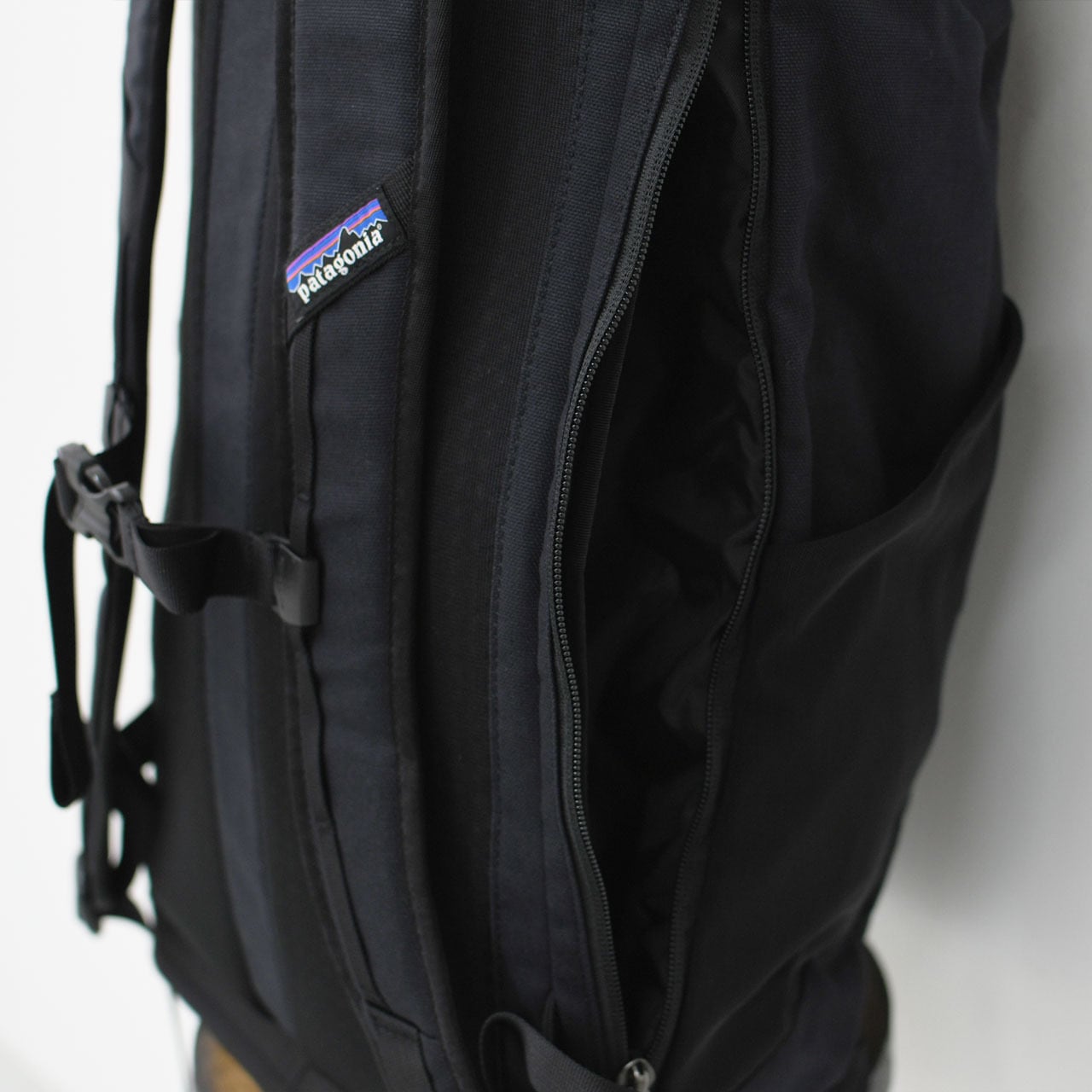 Patagonia [パタゴニア正規代理店] Fieldsmith Roll Top Pack 32L -BLK