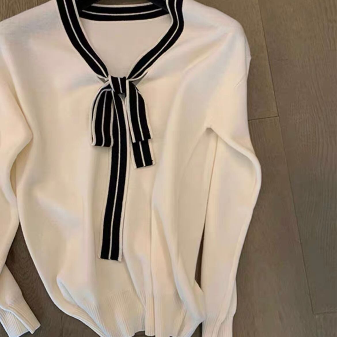 Monotone front ribbon setup ＆flower