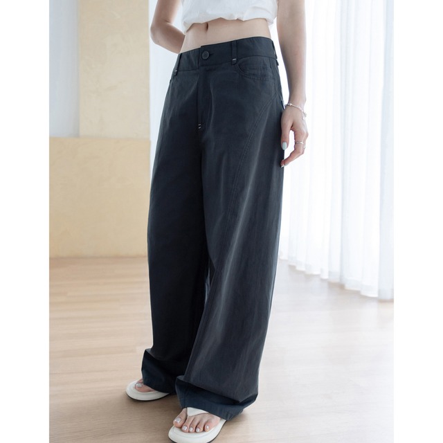 curved wide pants